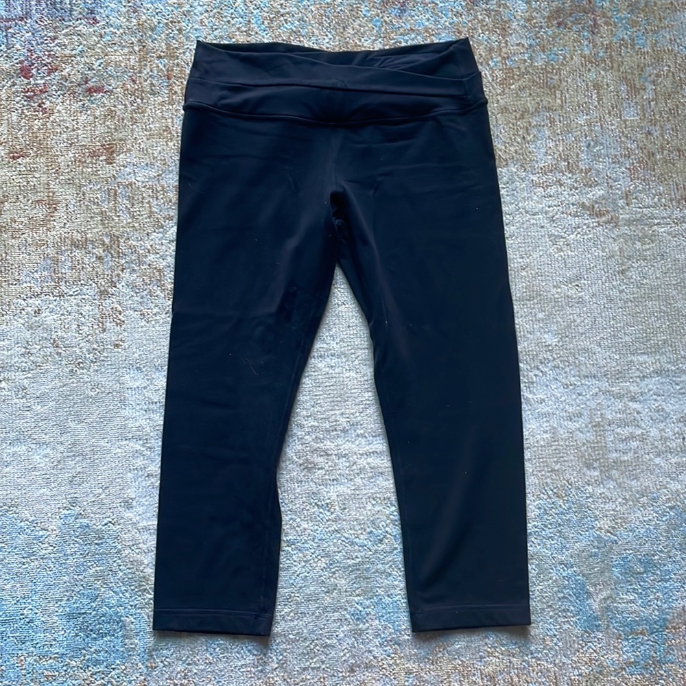 Black crop lululemon leggings